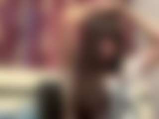 Live cam show with Mia - Skinny MILF on LiveSexCams6
