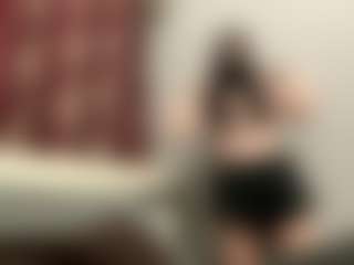 Live cam show with Mia - Shaved Pussy MILF on Camsoda