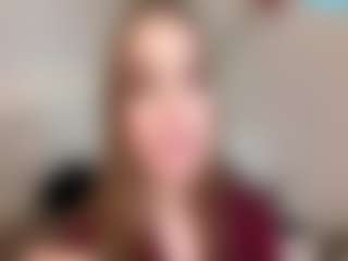 Live cam show with Mia - Nipple Piercings on boobsie.com