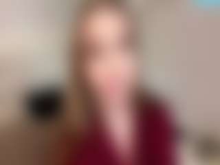 Live cam show with Mia - Nipple Piercings on SmokeAndPoke
