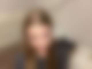 Live cam show with Mia - Facial Piercings on SxyPornLive