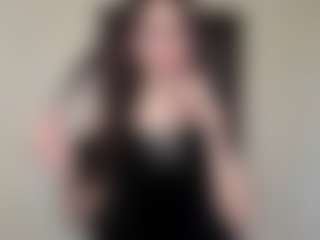 Live cam show with TammaraDelmoral - Butt Plug on TottyGirls
