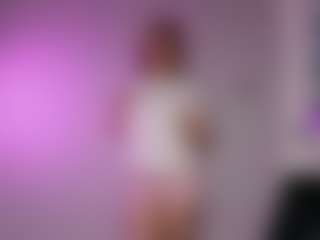 Live cam show with Ella - Teen (18+) on Camsoda