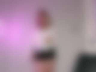 Live cam show with Ella - Brown Eyes on StripNow
