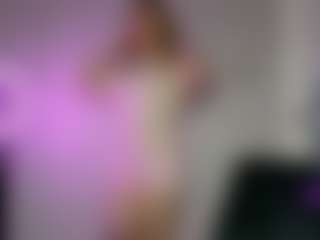 Live cam show with Ella - College on intimatelivegirls.com