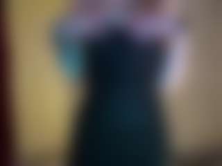 Live cam show with BonnySchatzel - Small on CamClone