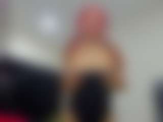 Live cam show with Candy-Lyn - Skinny on Gym Cam Girls