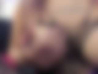 Live cam show with Candy-Lyn - Smoking on friskycurves.com