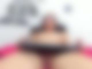 emmillyy20's Live Sex Cam Show