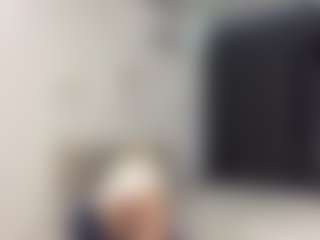 Live cam show with MarhtaNugent - Tease on Camsoda