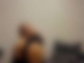 Live cam show with MarhtaNugent - Tease on Camsoda