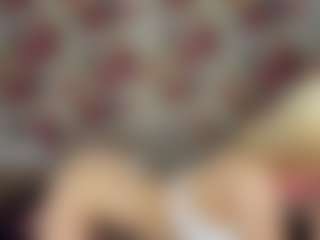 Live cam show with MarhtaNugent - Blonde Hair on Camsoda