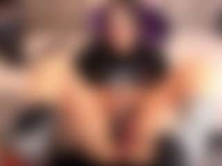 Live cam show with Mia-Wils - Striptease on justonemore.cc
