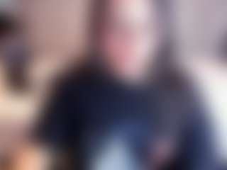 Live cam show with Mia-Wils - Small Tits on livesexfox.com