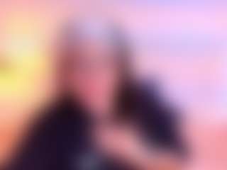 Live cam show with Mia-Wils - Double Penetration on livesuperchat.net