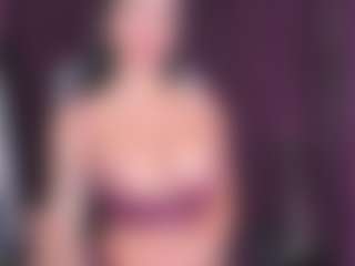 Rileynoxx MILF webcam performer live streaming