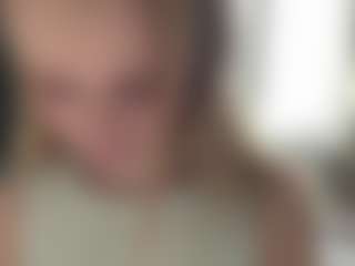 Live cam show with AndreaMordeci - Blonde Hair Fetish on Cam Slut
