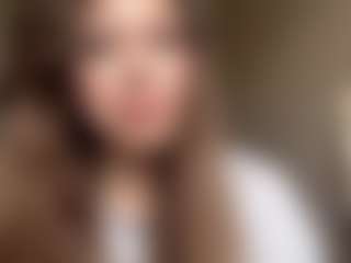 Live cam show with Lora - Petite Teen (18+) on Camsoda
