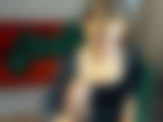 Live cam show with Caroline - Teen (18+) on xheatlive.com