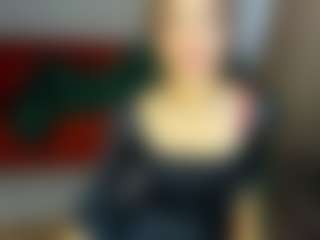 Live cam show with Caroline - Brown Hair Teen (18+) on Camsoda