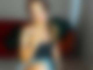 Live cam show with Caroline - Shaved Pussy Teen (18+) on xheatlive.com