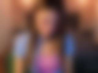 Live cam show with Caroline - Skinny on Milfs Live