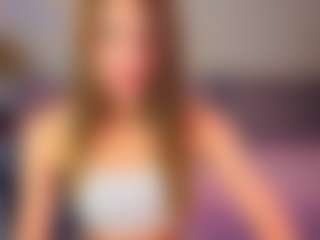 Live cam show with Caroline - Moaning on Camsoda