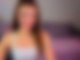 Live cam show with Caroline - Camel Toe on Camsoda