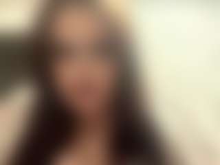Live cam show with EmmaSheets - Shaved Pussy on SquirtSoMuch