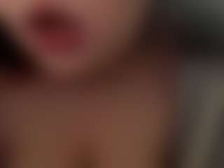 Live cam show with EmmaSheets - Brown Eyes on camgirlchat.live