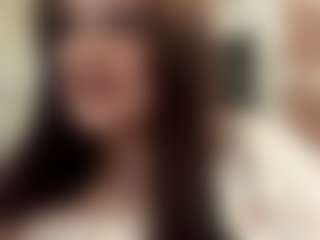 Live cam show with EmmaSheets - Brown Eyes Brown Hair on chickslive.net