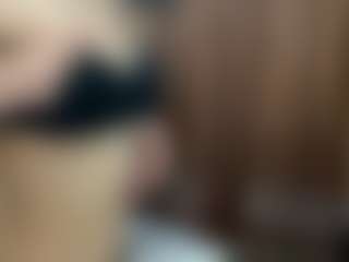 Live cam show with EvitaSarconi - Genital Piercings on Camming Site