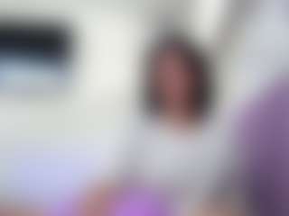 Live cam show with HenriettaRiske - Petite on Livezox