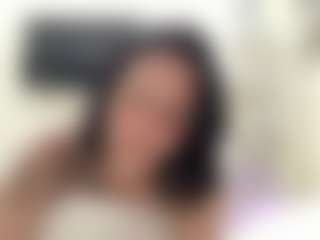 Live cam show with HenriettaRiske - New Petite on studioflirtlive.com