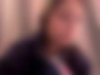 Live cam show with KimberelyLudera - Tease Brown Hair on Mixed Magazine Live