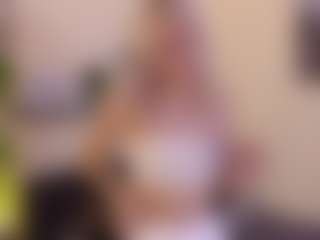 Live cam show with MarloweHarrington - Ass Clapping on Soda Cam