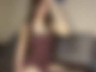 Live cam show with SeeSnelgrove - Public Mature on friskycurves.com