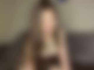 Live cam show with SeeSnelgrove - Petite MILF on luckytryst.com