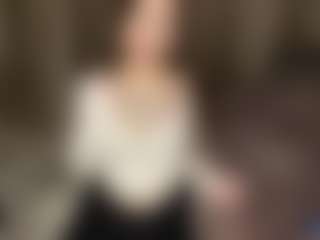 Live cam show with SeeSnelgrove - Gamer MILF on studioflirtlive.com
