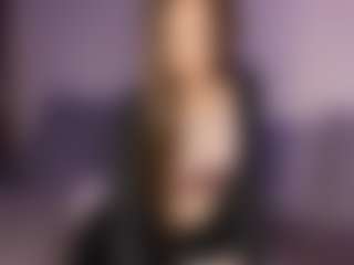 Live cam show with SeeSnelgrove - Gamer MILF on Stripli.com