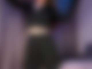 SeeSnelgrove MILF webcam performer live streaming