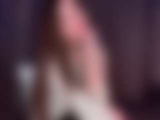 SeeSnelgrove MILF webcam performer live streaming
