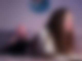 SeeSnelgrove MILF webcam performer live streaming