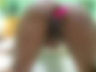 indiramoreau's Live Sex Cam Show