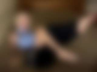 Live cam show with LaraKonzen - Petite on Uber Horny