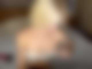 Live cam show with LaraKonzen - Plug on Camsoda