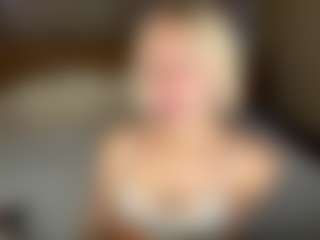 Live cam show with LaraKonzen - Flashing on liverealitysex.com