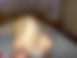 Live cam show with LaraKonzen - Petite on CamClone
