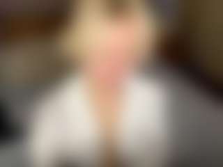 Live cam show with LaraKonzen - Blonde Hair Petite on xfollow cams