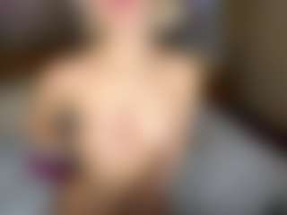 Live cam show with LaraKonzen - Blonde Hair Petite on SpankPalCams